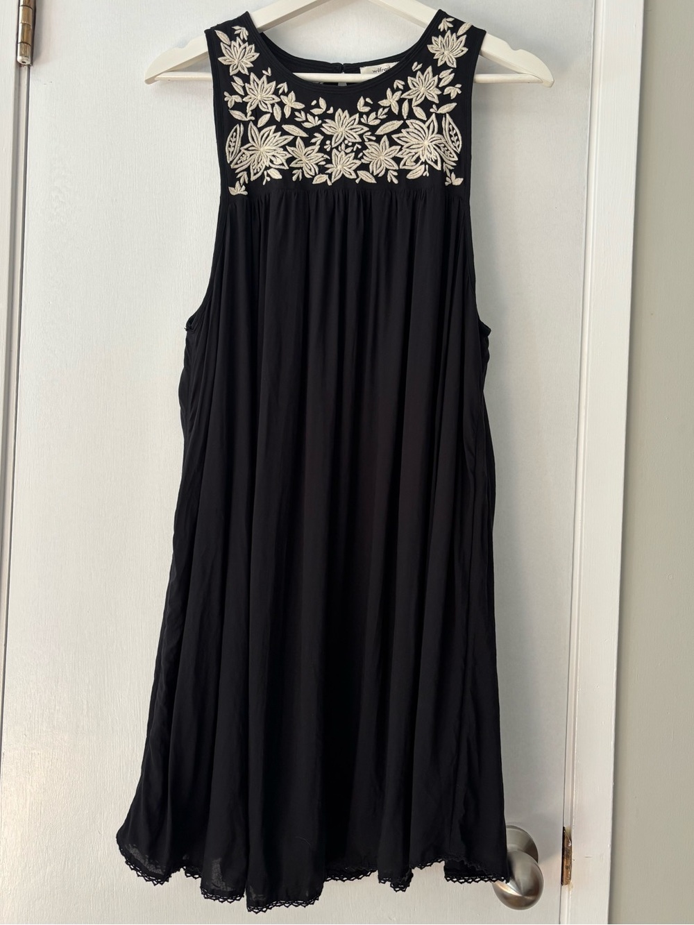 Wilfred Aritzia Allier Black Embroidered Shift Dress Ivory Floral Boho Size M